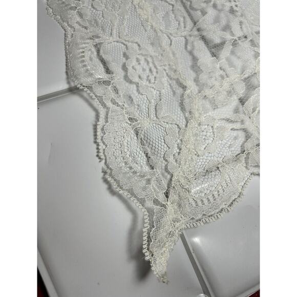 70” X 92” French Lace Tablecloth With Scalloped Edges White - Picture 4 of 7